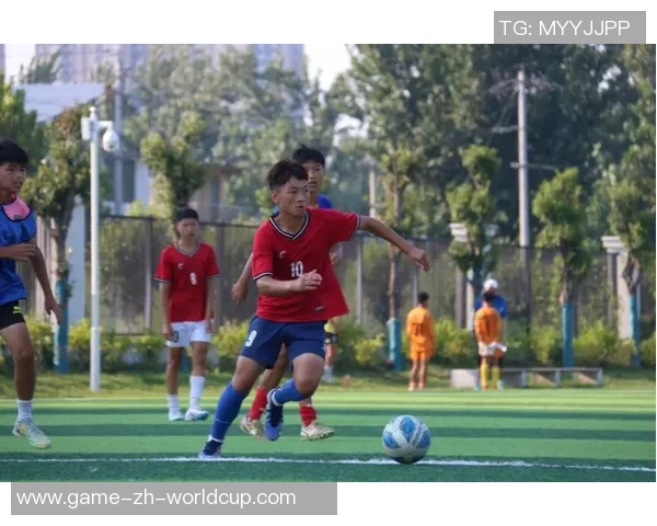 我对足球的热爱与追求以及它带给我的快乐与成长